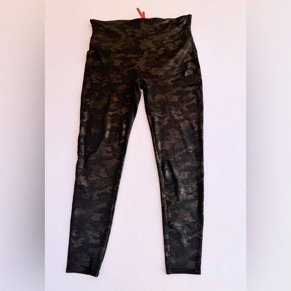 SPANX Pants - Woman’s Spanx Brand Stretch Pants Black Camo Size 2X